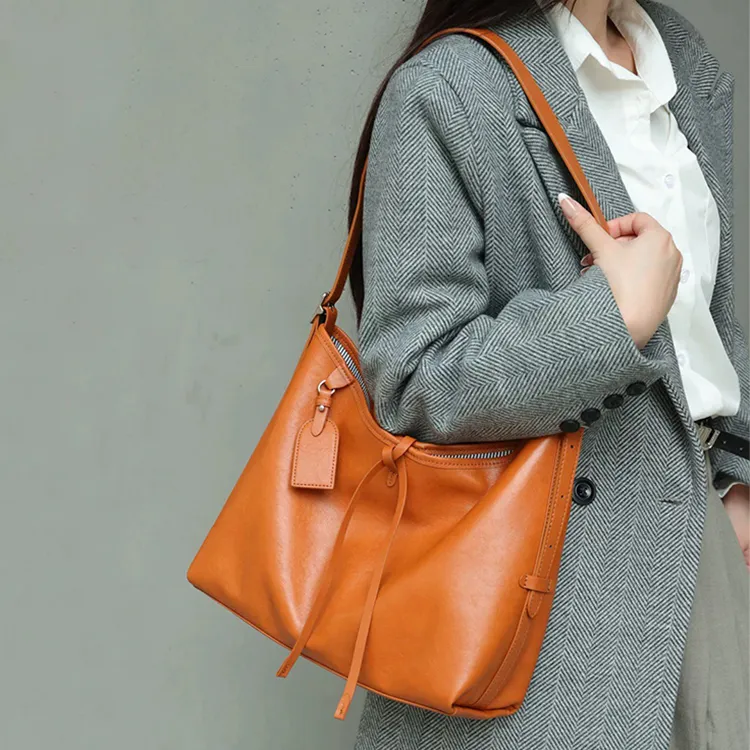 Yalu Top Grain Vegetable Tanned Leather Shoulder Bag Regular Women's Black/Coffee/Brown-14