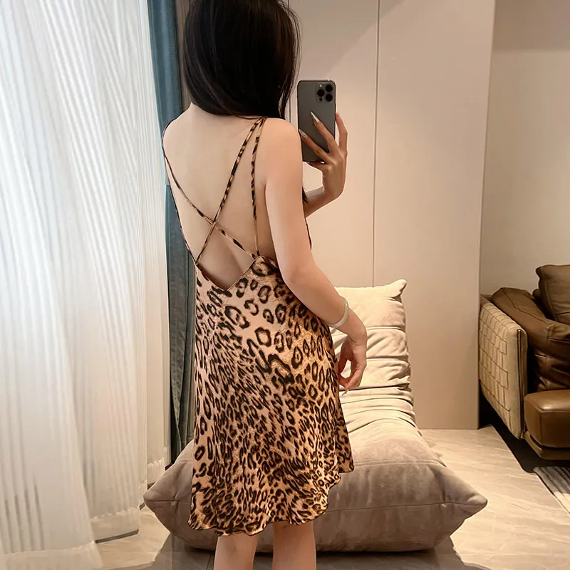Inside The Orange Nightgown Women's Shopping Bag Leopard Print-3
