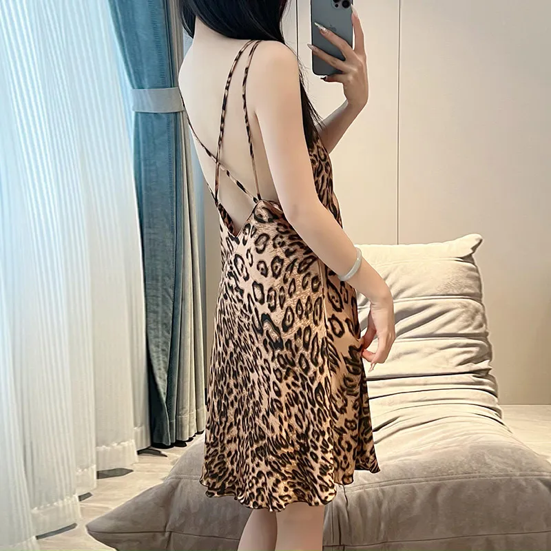 Inside The Orange Nightgown Women's Shopping Bag Leopard Print-4