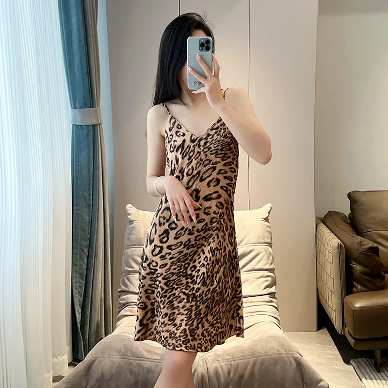 Inside The Orange Nightgown Women's Shopping Bag Leopard Print-5