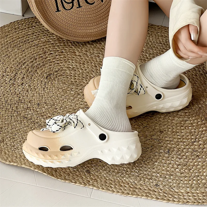 VAEL Instant Star Burst Clogs Women's-9