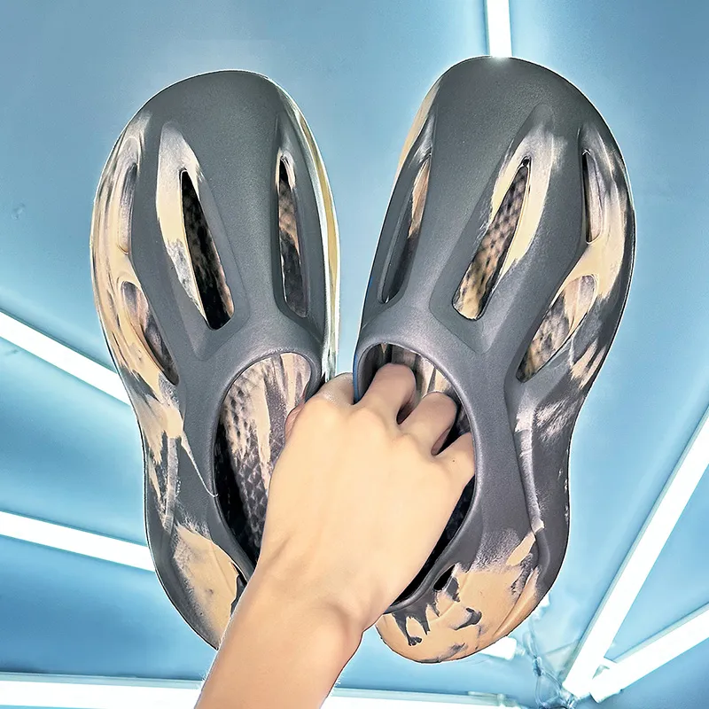VAEL Galaxy Rendering Clogs Unisex-13