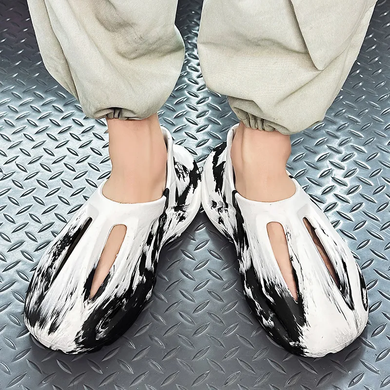 VAEL Galaxy Rendering Clogs Unisex-3