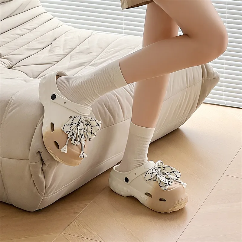 VAEL Instant Star Burst Clogs Women's-10