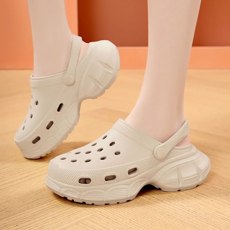 VAEL Clogs Women's-18