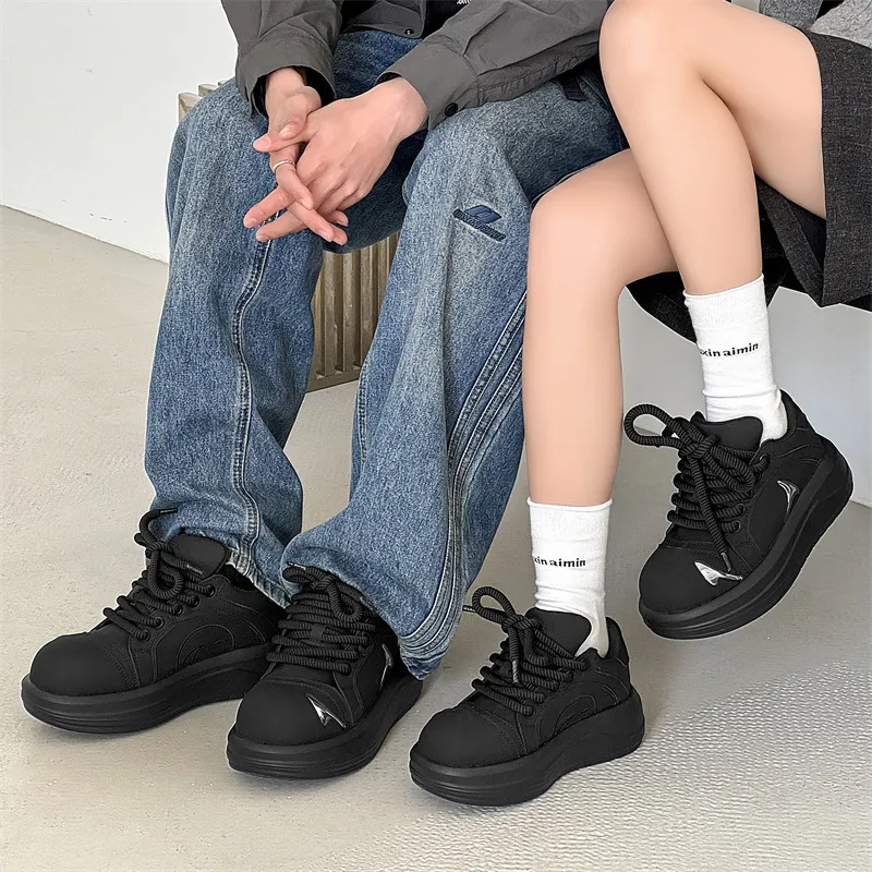 VAEL Slip-Resistant Waterproof And Breathable Lightweight Low-Top Skateboard Shoes Unisex Premium Black-2