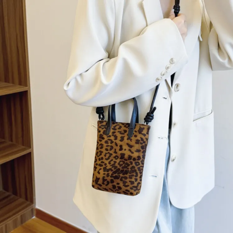 ERANGBEAR PU Crossbody Handbags Women's Leopard Print Coffee Brown-2