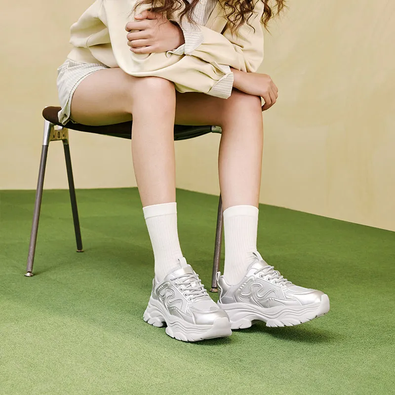 TOOMANYSHOES Heart Gravity Low-Top Chunky Sneakers Women's-4