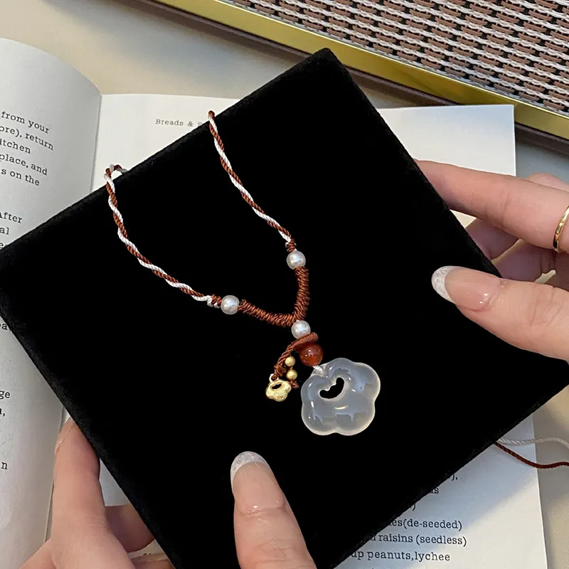 CARAT'S DIARY Chalcedony Necklaces Unisex-5