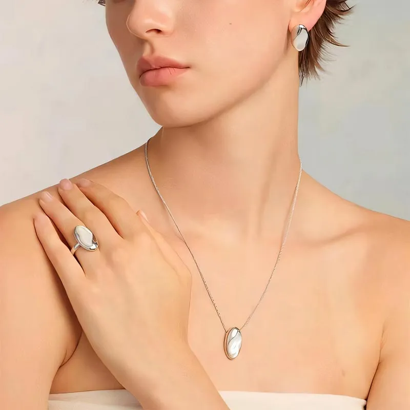 CARAT'S DIARY Resin Necklaces Women's-3