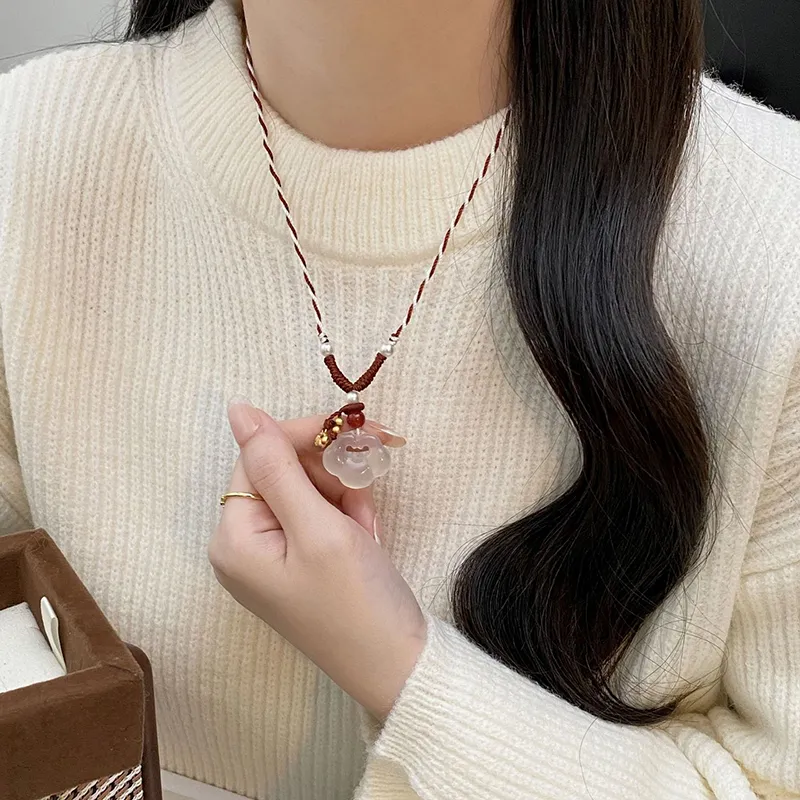 CARAT'S DIARY Chalcedony Necklaces Unisex-3