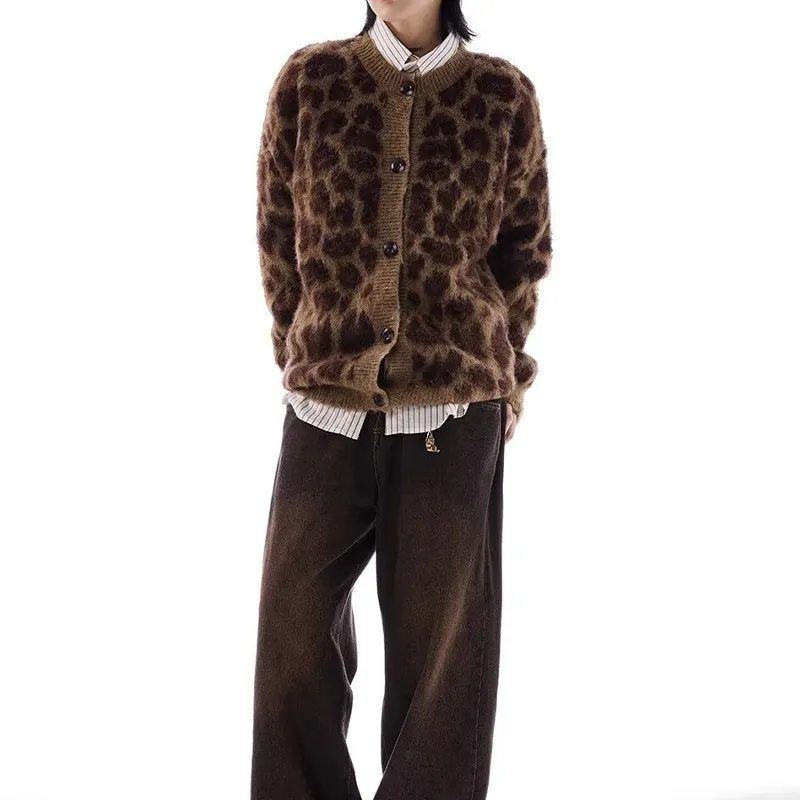 Universal Templates Knitwear Unisex Leopard Print-4