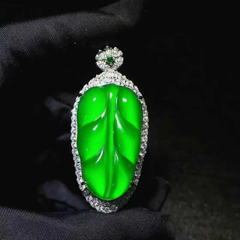 Atsuyama Chalcedony Jade Pendants Women's-3