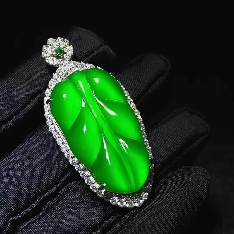 Atsuyama Chalcedony Jade Pendants Women's-1