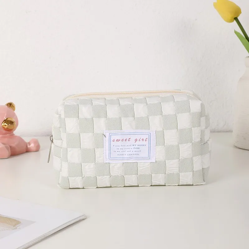 QEEDNS Checkerboard Good Looking Makeup Bags Portable On The Go-5