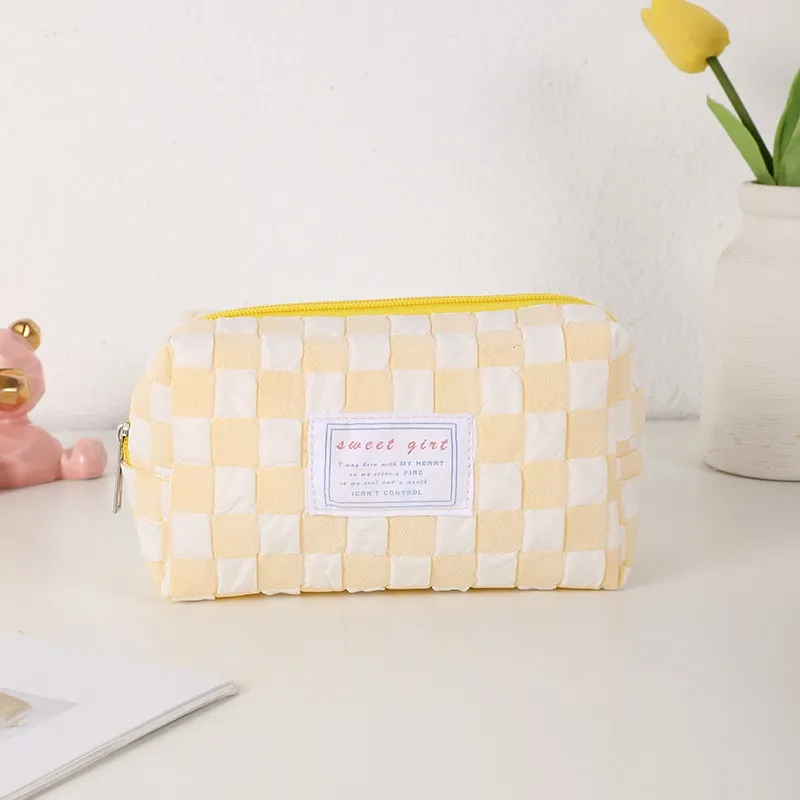 QEEDNS Checkerboard Good Looking Makeup Bags Portable On The Go-3