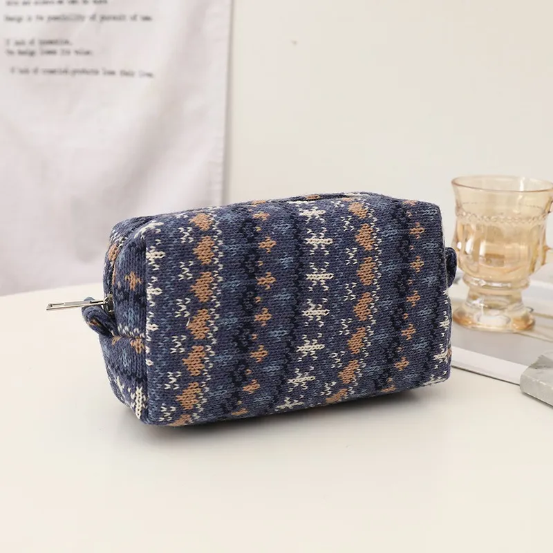 QEEDNS Knitted Fabric Christmas Red Large Capacity Makeup Bags-3