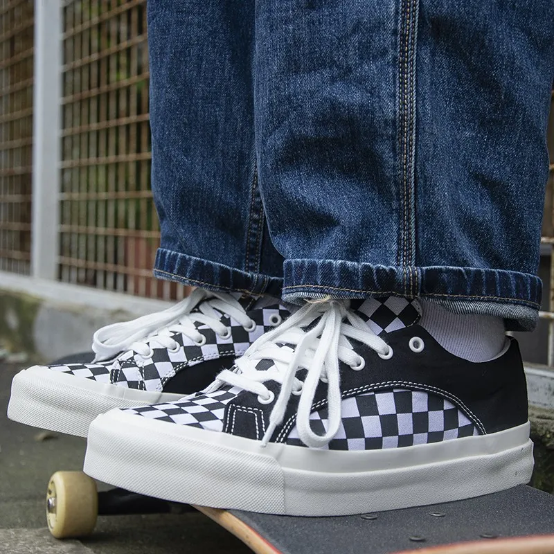 WANSWER Low Top Skateboard Shoes Unisex Black White Plaid-8