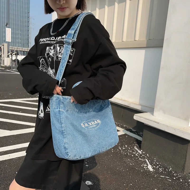 Alcohol dragon Handbags-7