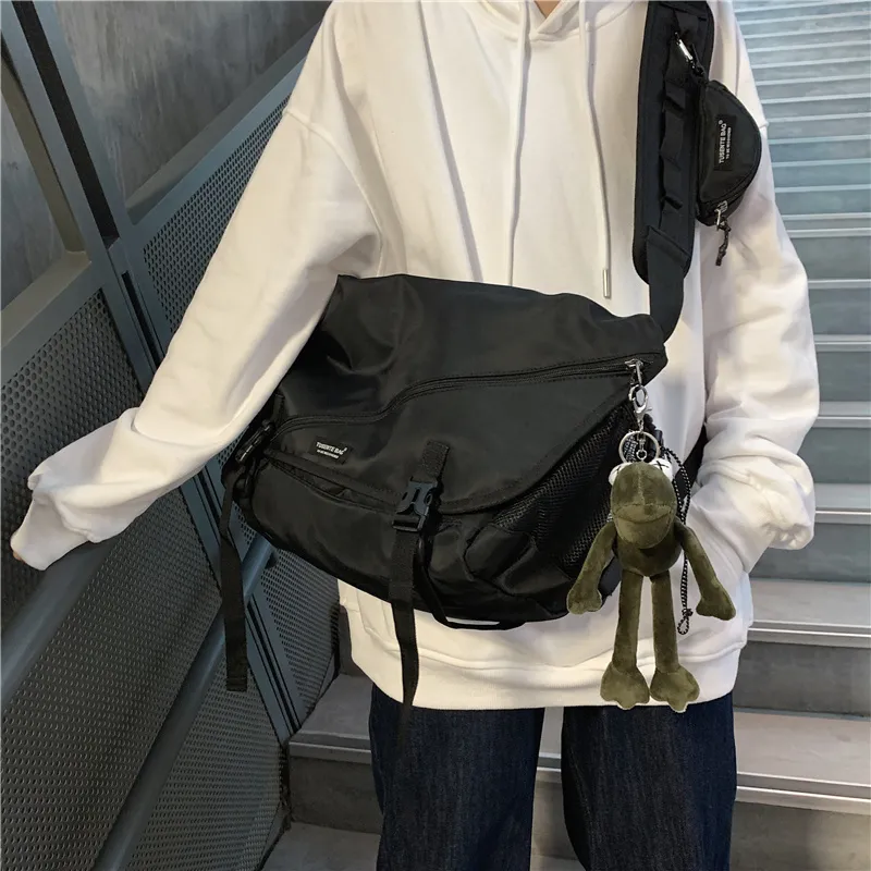 Alcohol dragon Shoulder Bags Black With Green Frog Charm-1