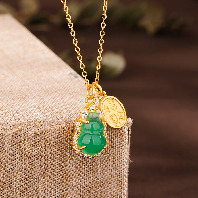 Emerald Chalcedony Necklaces Women's-1