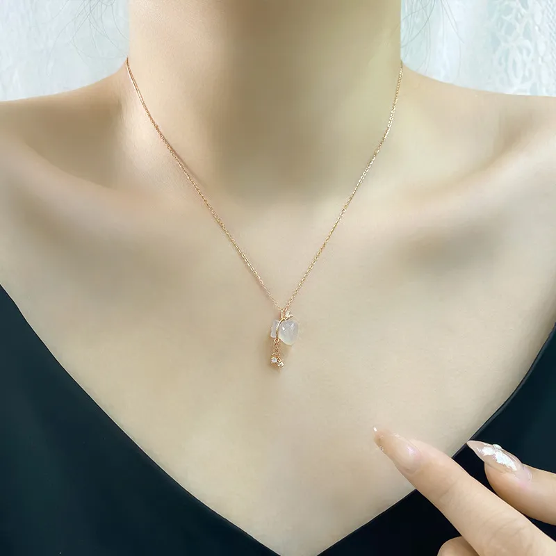 Emerald Chalcedony Necklaces Women's-2