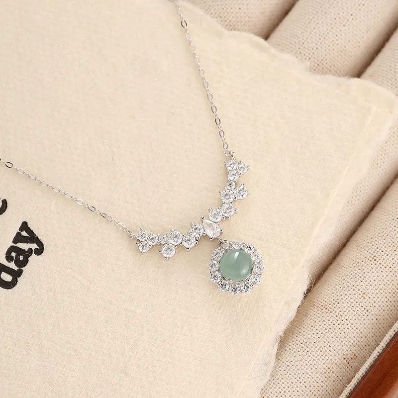 Emerald Glutinous Jade Necklaces Women's-2