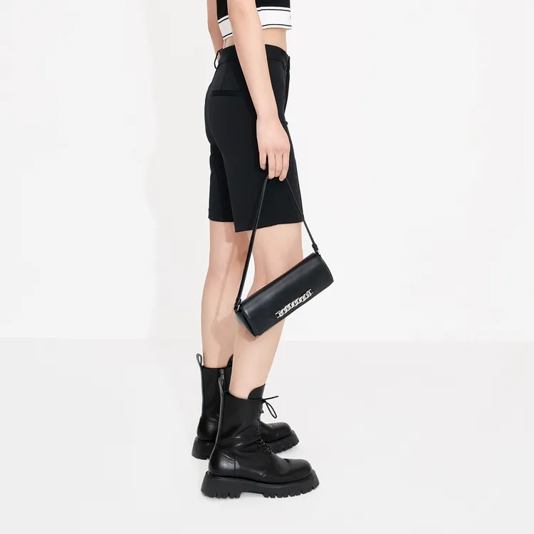 MO&CO Casual Shorts Women's Black-4