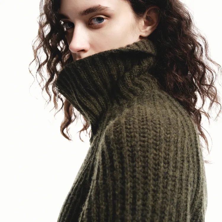 MOCO Sweater Women's Army Green-4