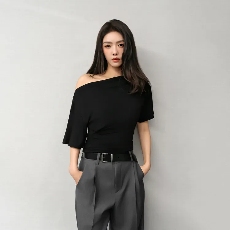 MO&CO T Shirts Women's Black-2