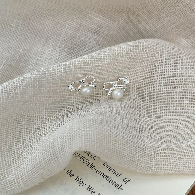 ZHOUBAIFU Pearl Stud Earrings Unisex-1