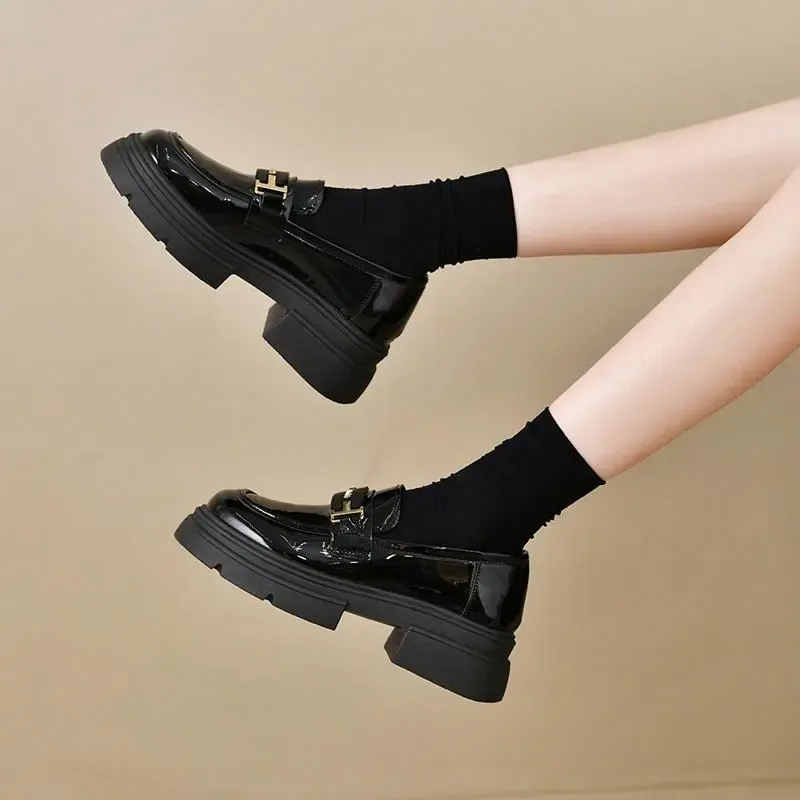 UNIITY Platform Height Increasing British Style Vintage Deep Toe Loafers Women's Black-2