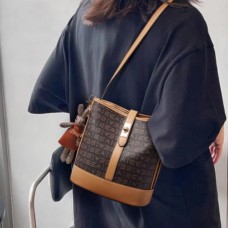 Marino Orlandi Synthetic Leather PVC Shoulder Bag Mom Bag Crossbody Bag Large Size Women's Coffee-6