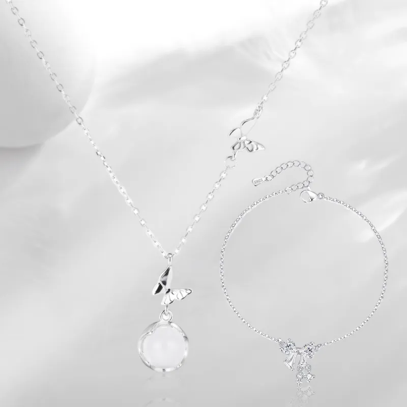 GUDS GAVE Chalcedony Necklaces Women's-1