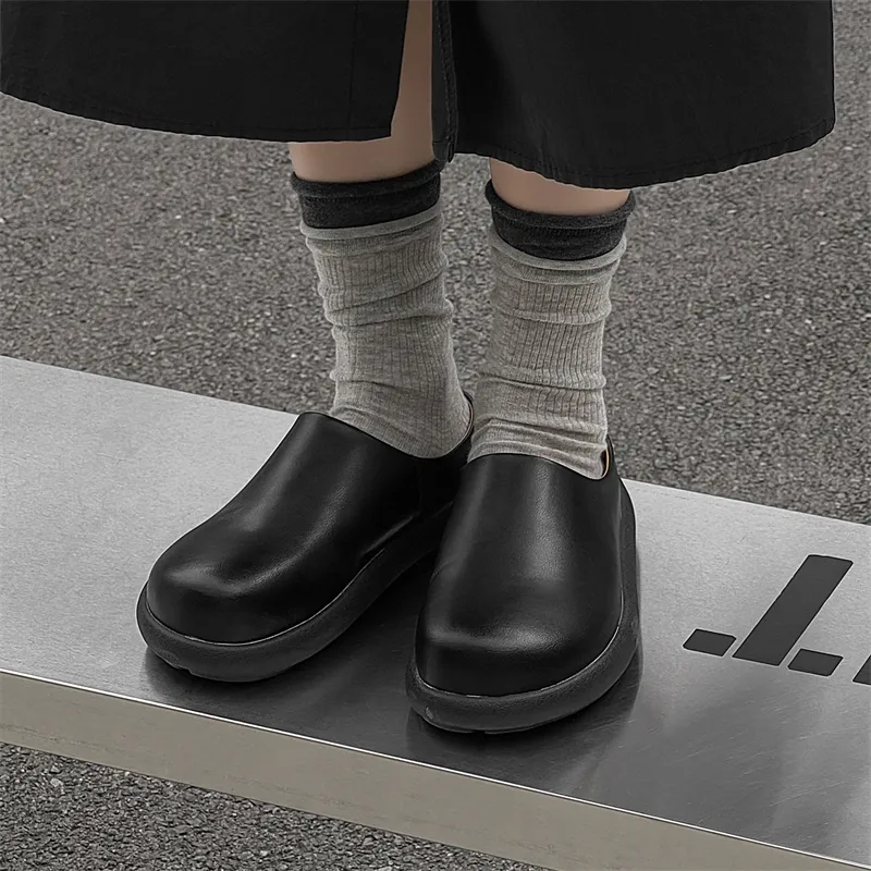V05 Closed Toe Slippers Unisex-60