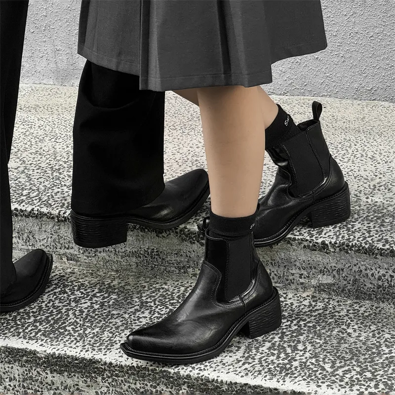 V05 Short Chelsea Boots Unisex Black-1