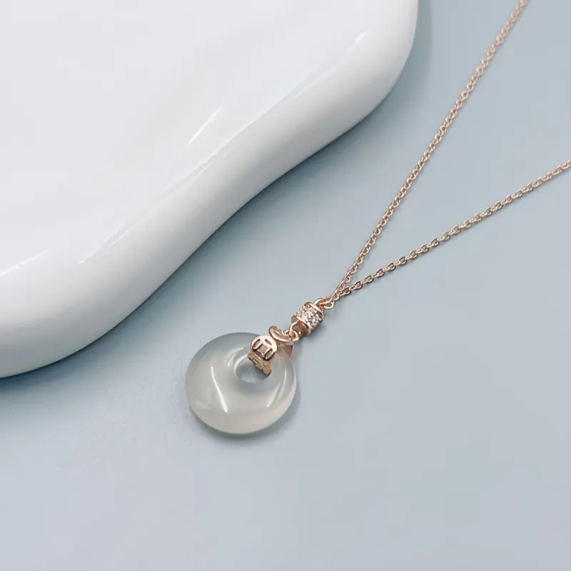 Gold Of China Chalcedony Necklaces Unisex-1