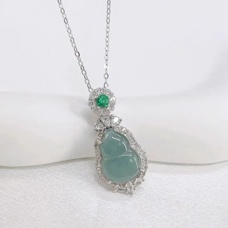 Gold Of China Glutinous Jade Necklaces Unisex-1