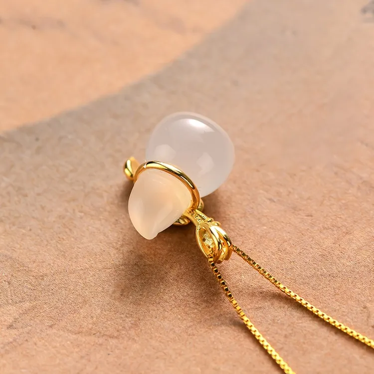 Gold Of China Chalcedony Necklaces Unisex-1