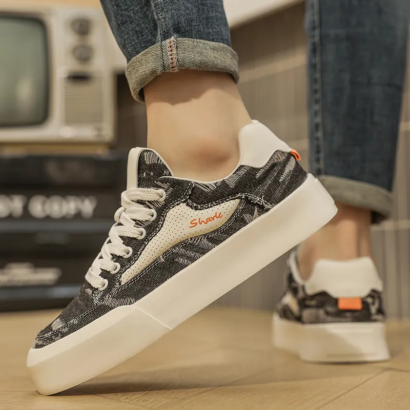 Kangaroo Head Low Top Skateboard Shoes Unisex-1