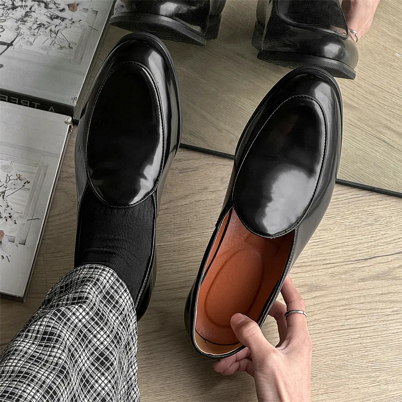 V ZERO FIVE Loafers Unisex Black-1