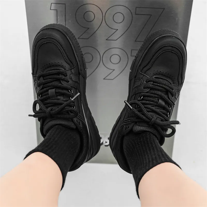 V ZERO FIVE Low Top Skateboard Shoes Unisex Black-10