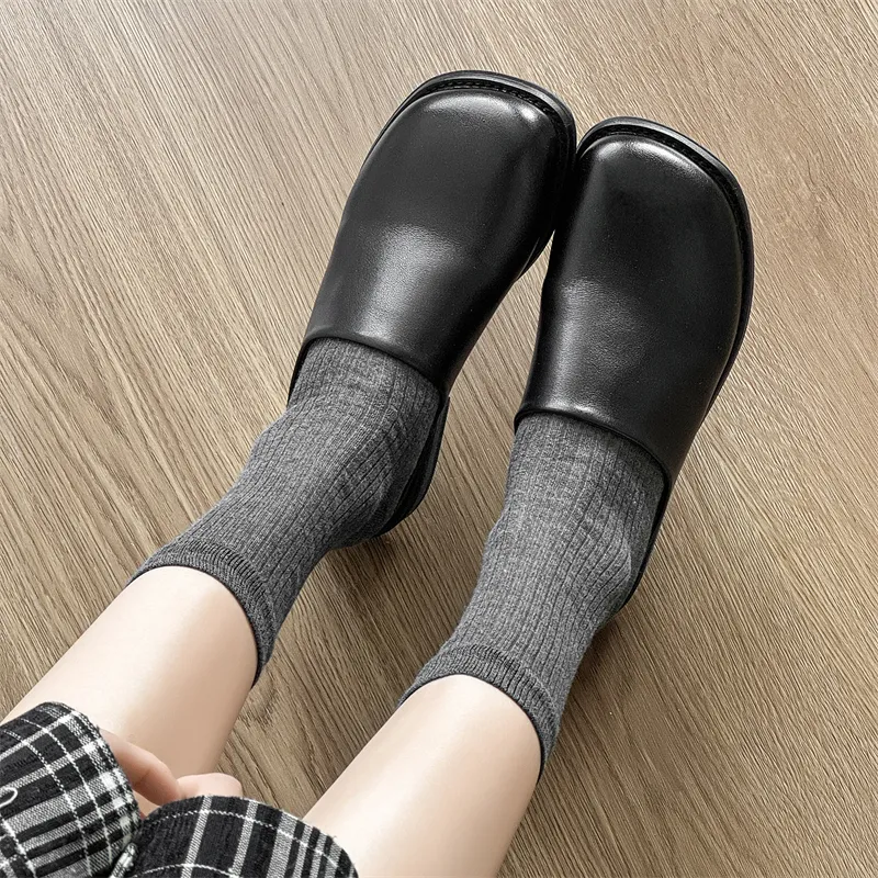 V ZERO FIVE Closed Toe Slippers Unisex Black-12