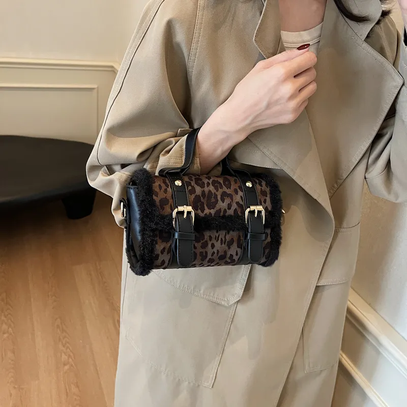 Bansusu Plush One Shoulder Handbags Regular Women's Black/Brown-1