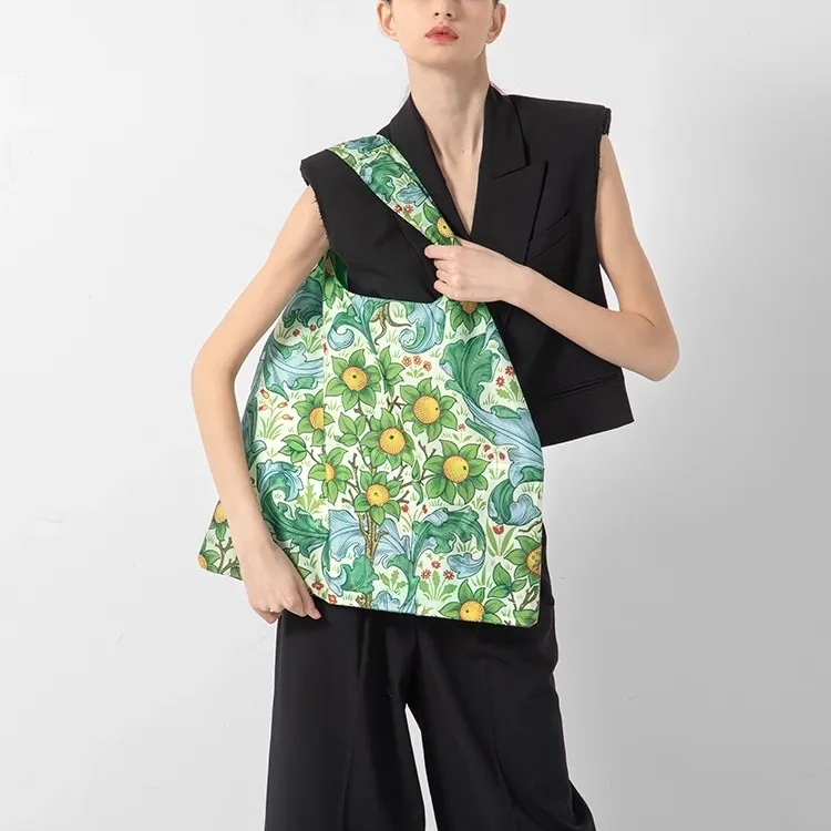Loqi William Morris Collaboration Recyclable Polyester Shoulder Bag Regular Women's Orchard/Strawberry Thief/Windflower-1
