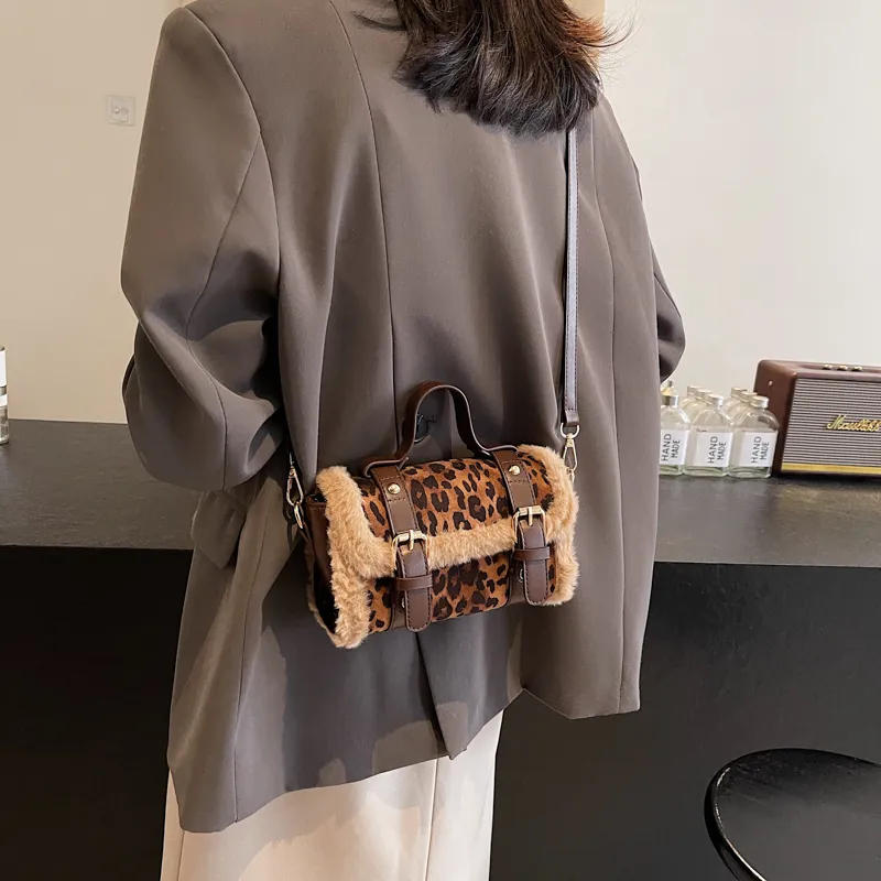 Bansusu Plush One Shoulder Handbags Regular Women's Black/Brown-7