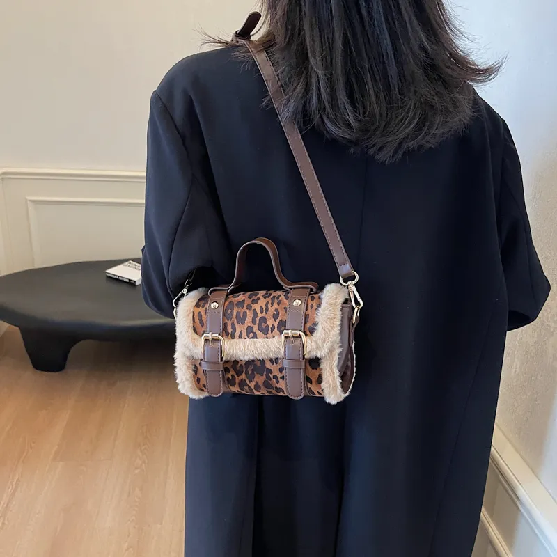 Bansusu Plush One Shoulder Handbags Regular Women's Black/Brown-5