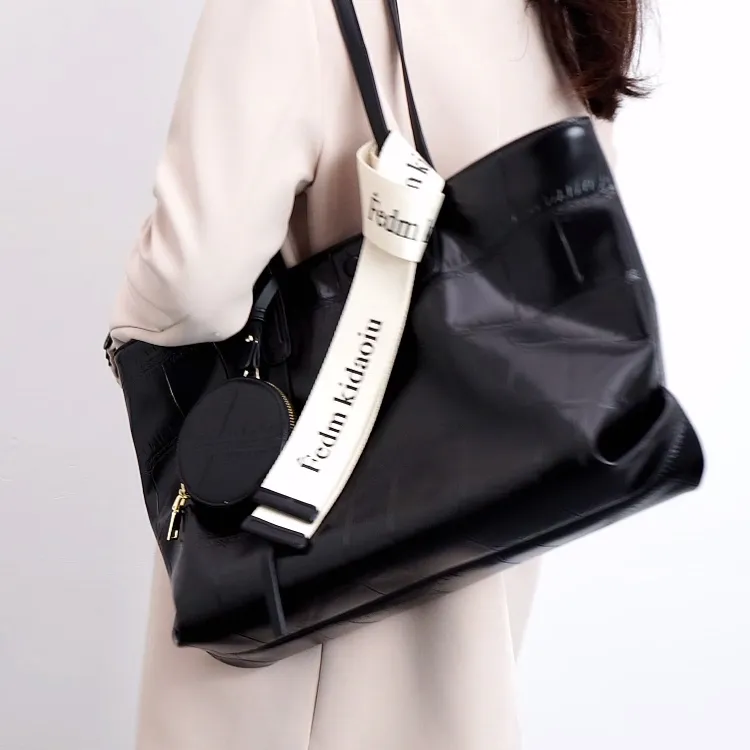 TTaG．baG Cow Leather Shoulder Bag Women's-1