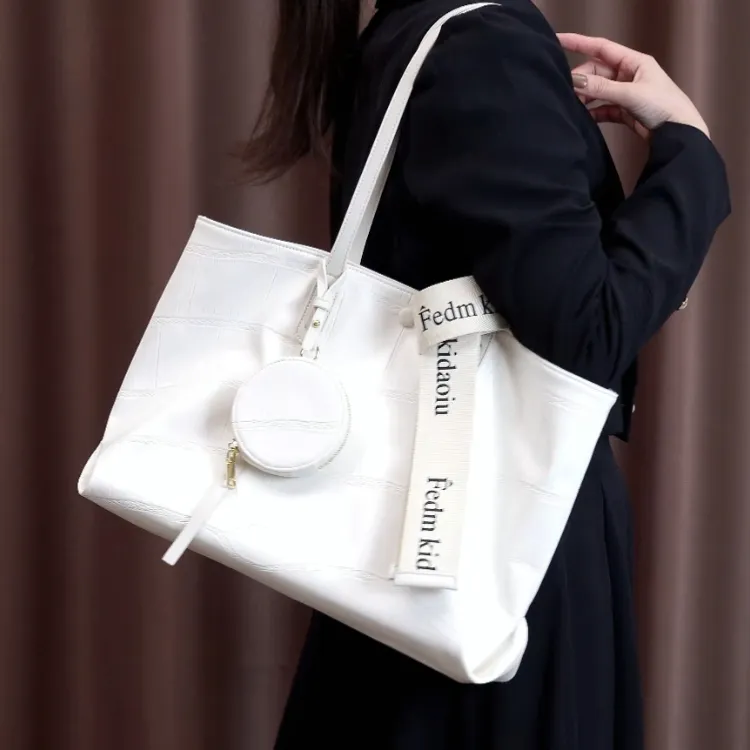 TTaG．baG Cow Leather Shoulder Bag Women's-12
