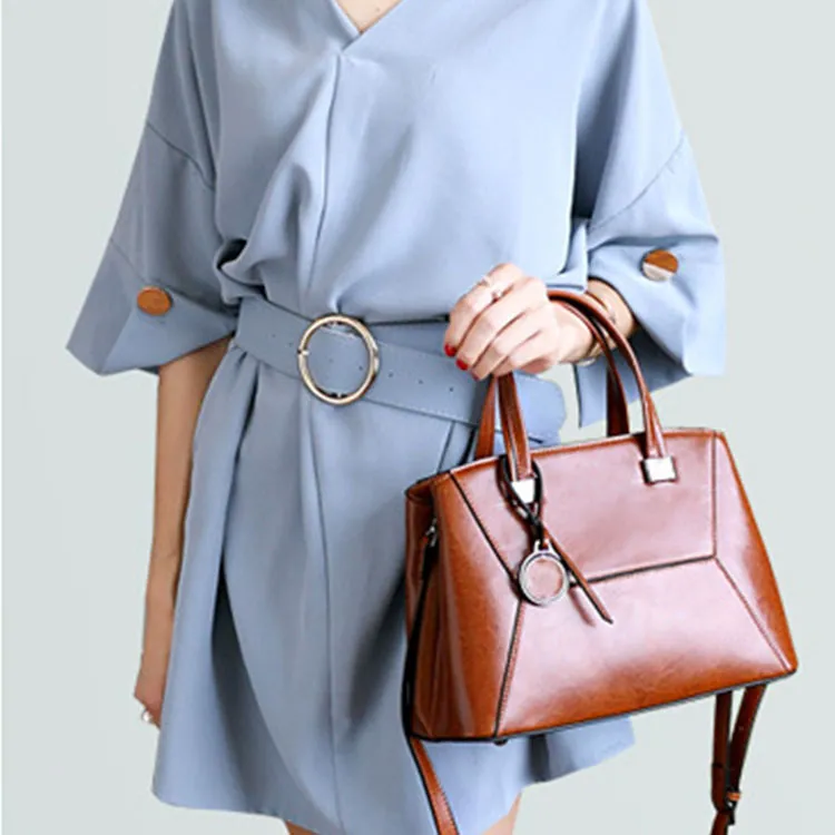 TTaG．baG Cow Leather Shoulder Bag Women's-15